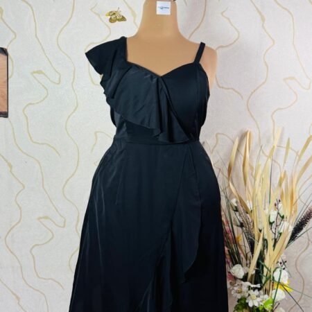 Satin black midi dress with inner side pockets.
